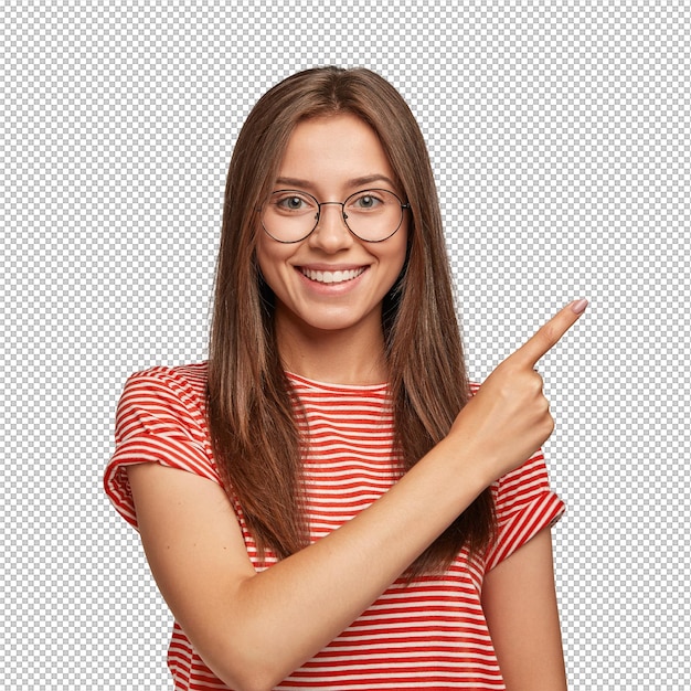 黒いの素直な可愛い若いヨーロッパ人女性の室内ショット 魅力的な微笑みは指差しで横に指さします