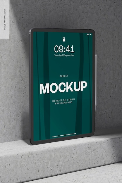Макет iPad на городском фоне, вид справа