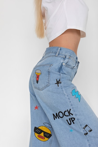 PSD jeans met geborduurd mockup