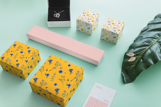 PSD concetto di mockup di gioielli e packaging