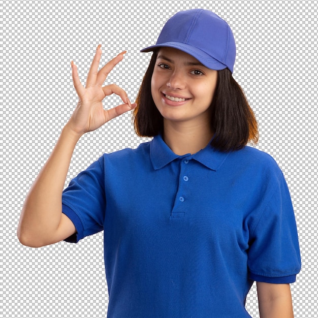 Jonge bezorgster in blauw uniform en pet glimlacht en toont ok teken staan over oranje muur