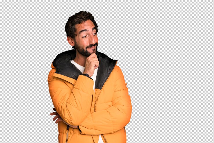 PSD jonge gekke bebaarde en expressieve man koud en winter concept en het dragen van een anorak