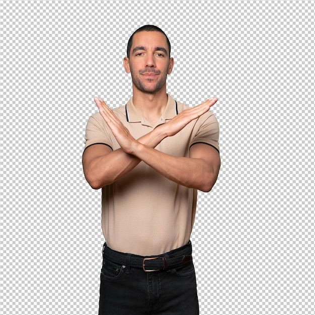 Jonge man die een gebaar maakt om niet met de armen te kruisen