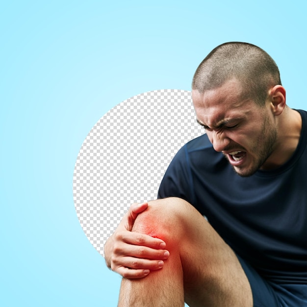 Jonge man en houdt zijn pijnlijke knie met rode ontsteking zone