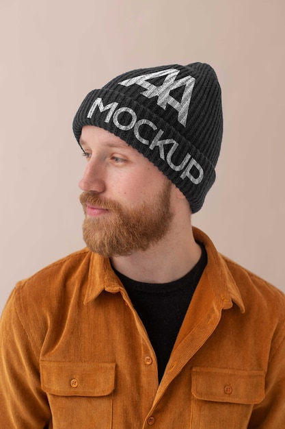 PSD jonge man met beanie mockup