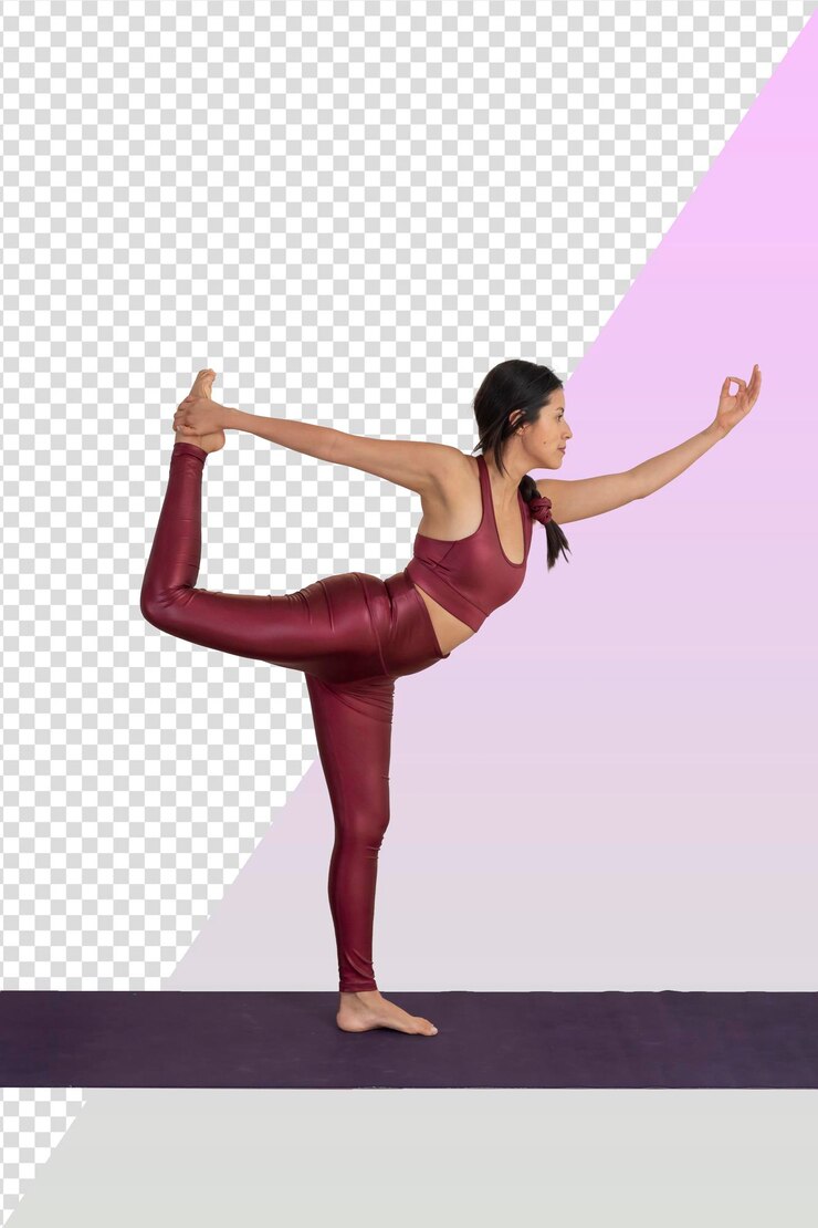 Jonge Mexicaanse vrouw die yoga beoefent doet een staande pose