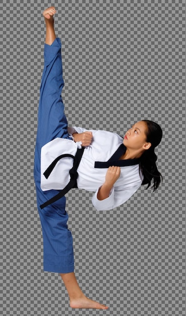 Девушка-подросток каратэ прыгает высоко в форме тхэквондо с черным поясом, полная длина изолирована