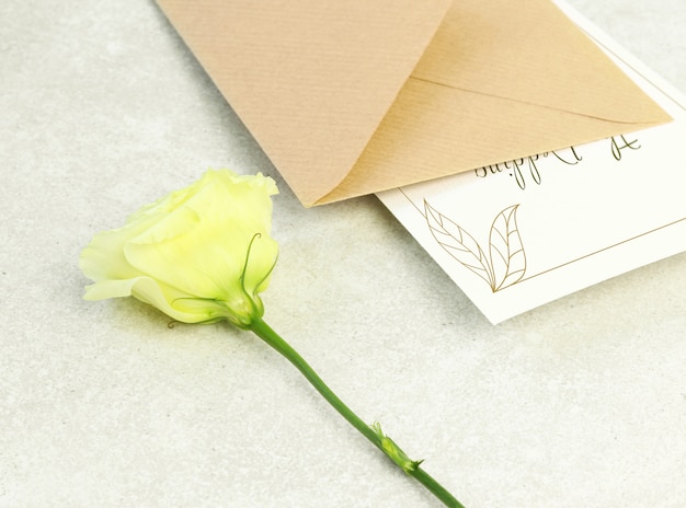 PSD karta z różą, kopertą i zaproszeniem