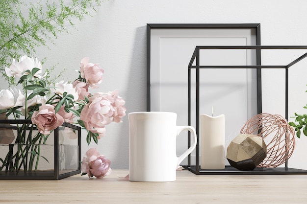 keramische mok met bloemen en decoratieve elementen