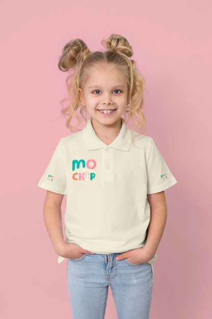 Kind met t-shirtmodelontwerp