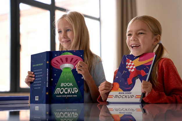 PSD kinderen met een open boek mockup