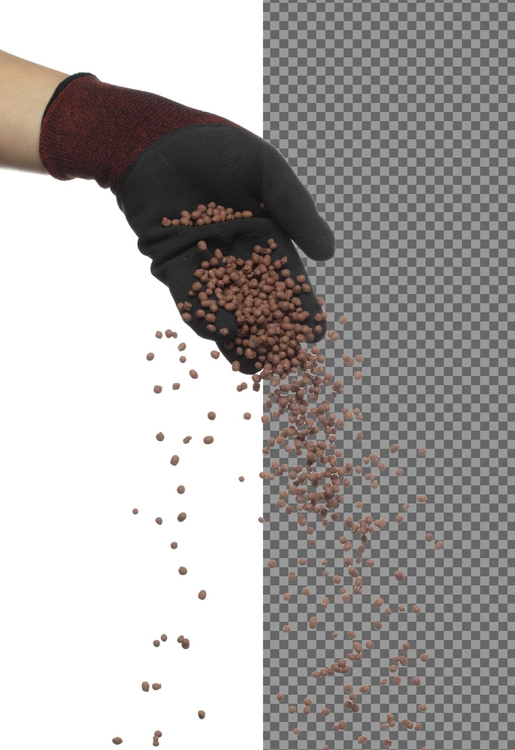PSD klei drainage kleine grootte bal gieten vallen explosie in schop hand klei drainage bal spat in vorm vorm lijn explosie witte achtergrond geïsoleerd hoge snelheid sluiter bevriezen beweging