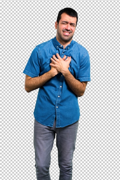 Knappe man met blauw shirt met pijn in het hart