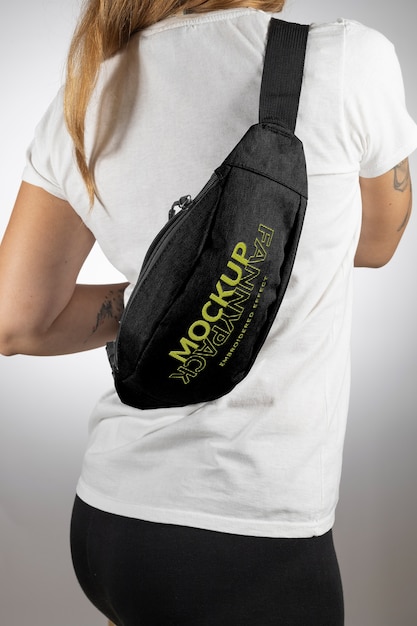 Kobieta Ma Na Sobie Akcesorium Fanny Pack