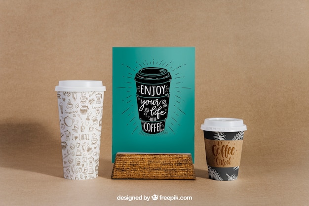 PSD koffie mockup met twee kopjes en menu