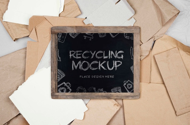 Koncepcja recyklingu z papierowymi śmieciami