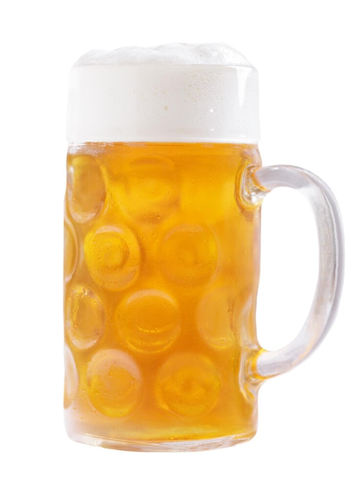 PSD koude beker bier geïsoleerd op een doorzichtige achtergrond