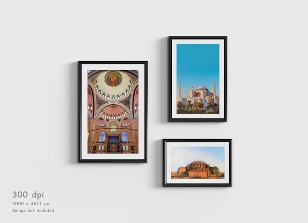 Kunstwerk landschap fotolijst poster mockup op de muur