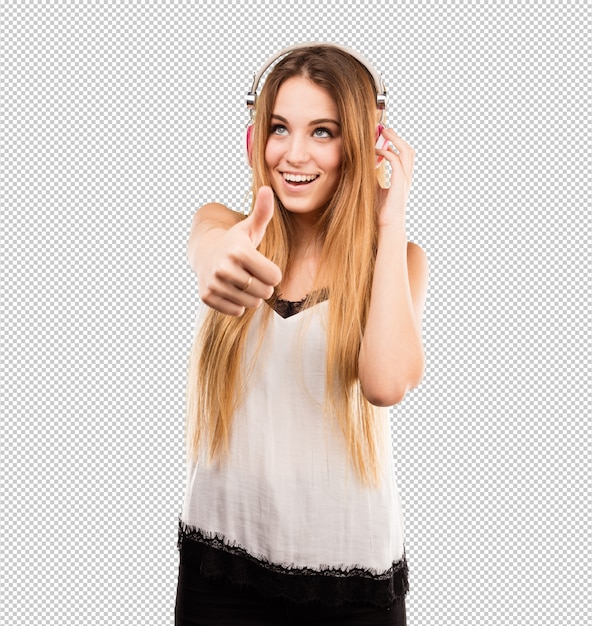 PSD Ładna młoda kobieta słucha muzykę na hełmofonach