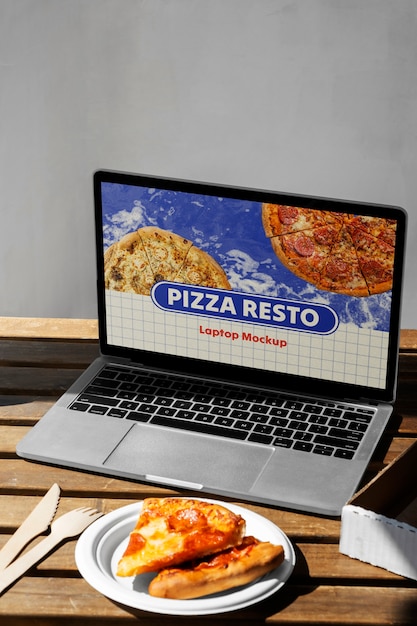 PSD laptop e cibo in tavola