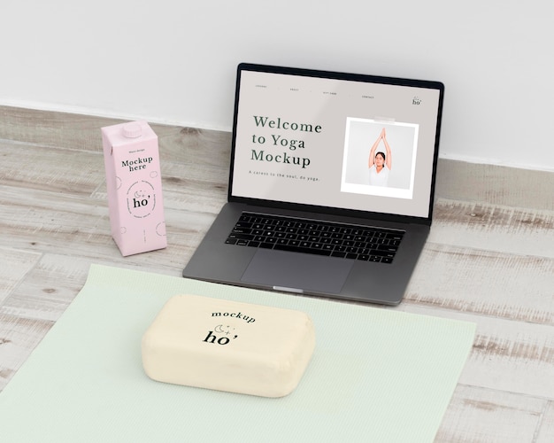 Laptop met accessoires voor yogamodellen