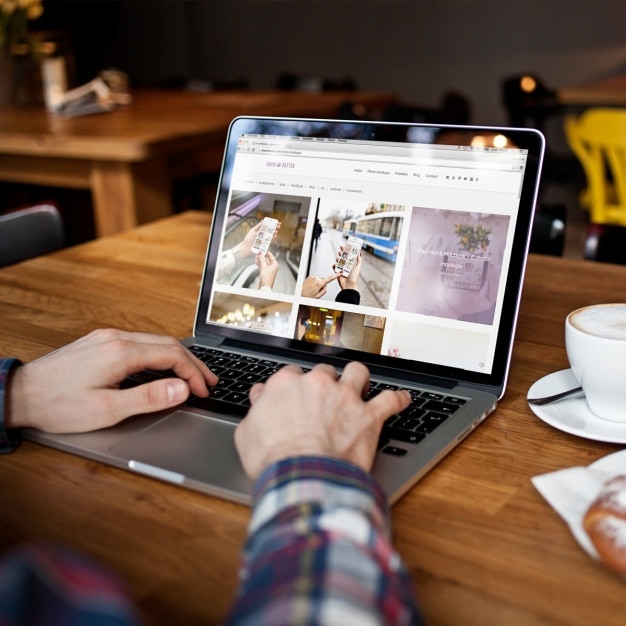 PSD laptop mock up design
