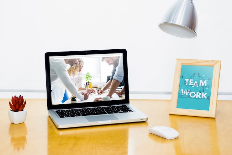 PSD laptop mockup on desk