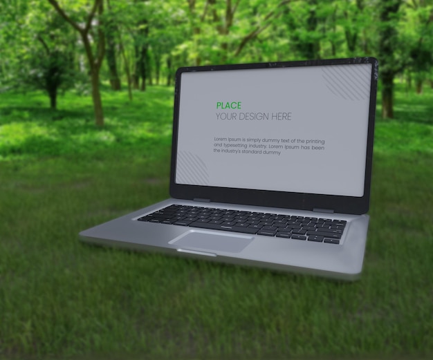 PSD mockup di laptop nella natura verde