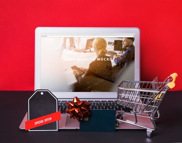 Laptop mockup met online winkelen concept