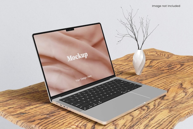 Laptop mockup op een houten tafel