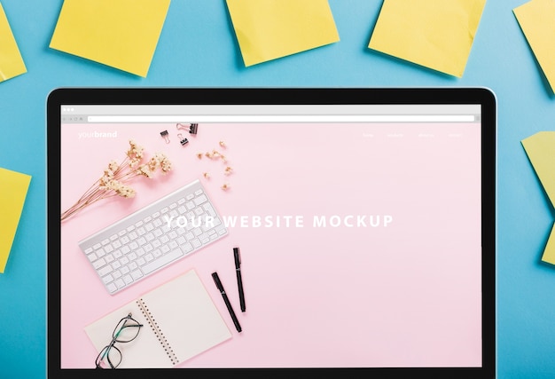 PSD laptop mockup with post its