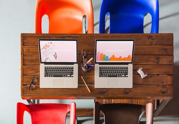 PSD laptop mockup on wooden table