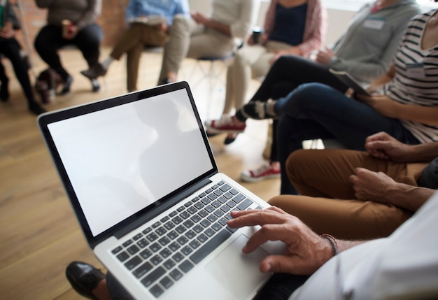 PSD concetto di evento di seminario della rete del computer portatile