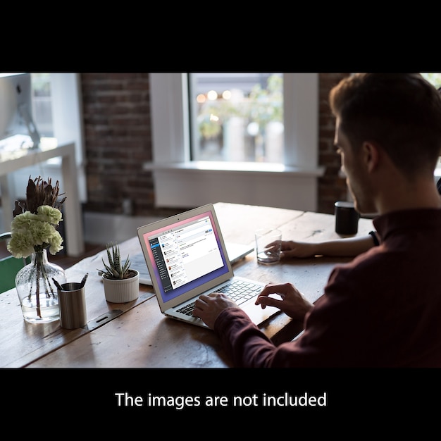 Laptop op het bureau opschudden