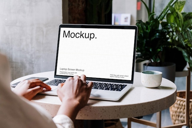 PSD laptop screen mockup