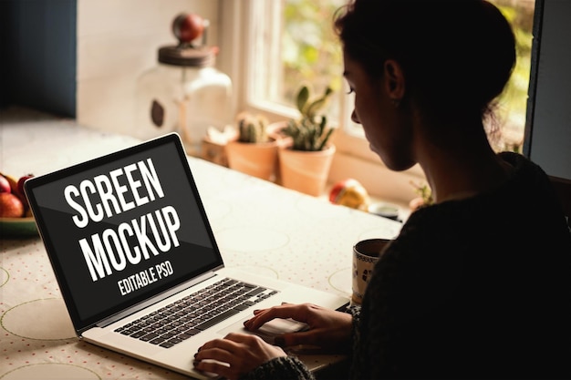 Mockup di photoshop per lo schermo del laptop