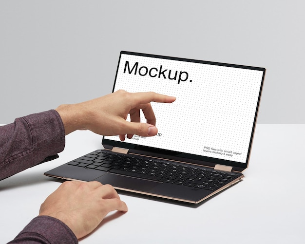 PSD laptop with screen mockup