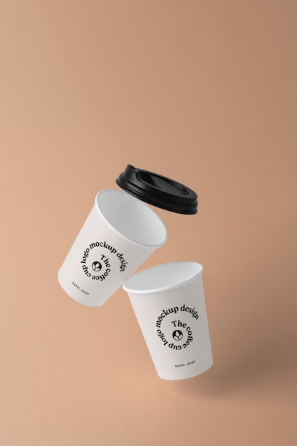 PSD mockup di tazza di carta levitante