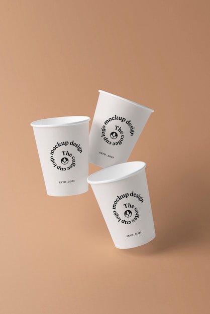 PSD mockup di tazza di carta levitante