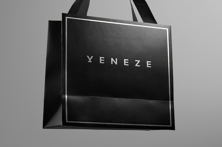 PSD logo mockup luxury bag