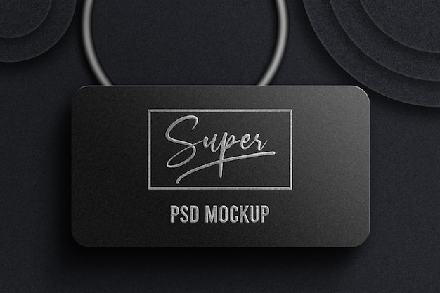 PSD logo mockup met reliëf op donker papier