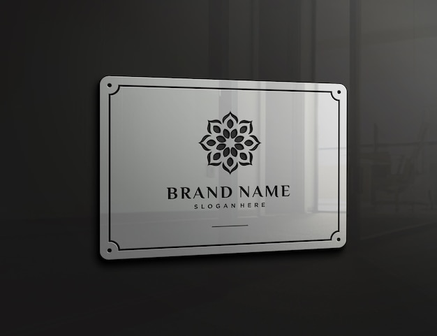 Logo mockup met reliëf op glazen wand