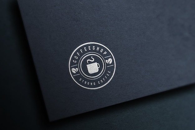 Logo mockup op donker papier