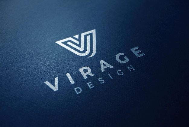 Logo mockup wit logo op diepblauw papier