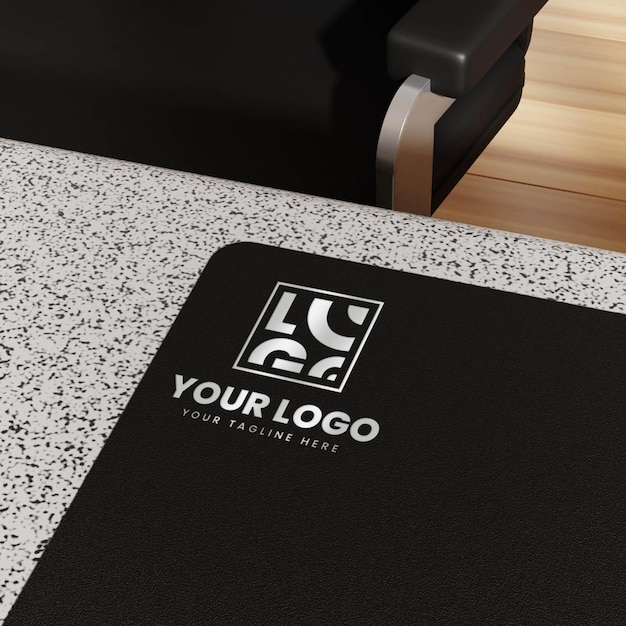 Logo mockup con sedia da ufficio e tavolo