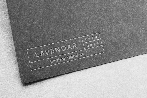 Logo mockup zwart papier getextureerd