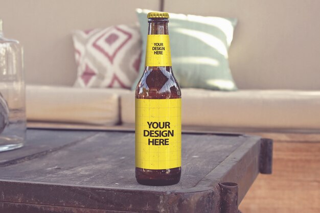 Mockup di birra in stile lounge club