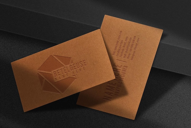 PSD luxe bruin papier reliëf visitekaartje mockup