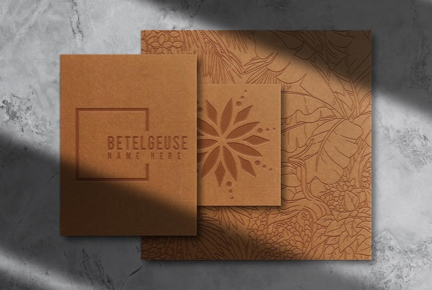 Luxe bruin papier reliëfpapier en visitekaartje mockup