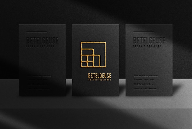 Luxe gouden reliëf verticale visitekaartje mockup